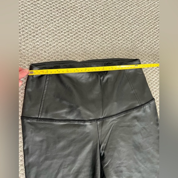 Vegan leather leggings - Picture 4 of 7